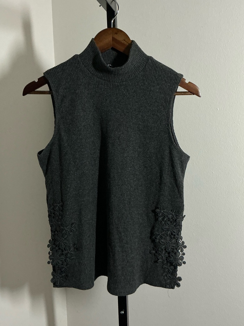 🆕 Zara | Ribbed Sleeveless Mock Neck Top